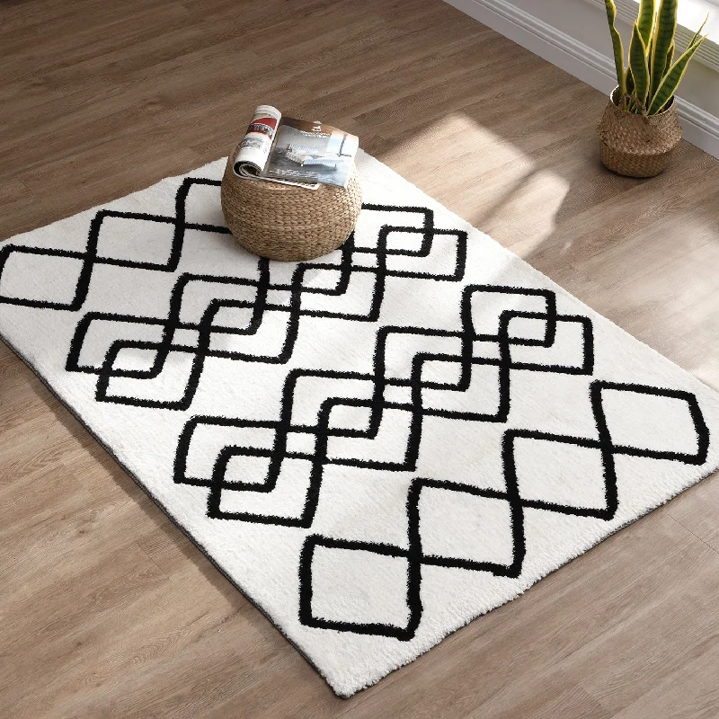 Souk White and Black Berber Tufted Rug - 120 x 170 cm