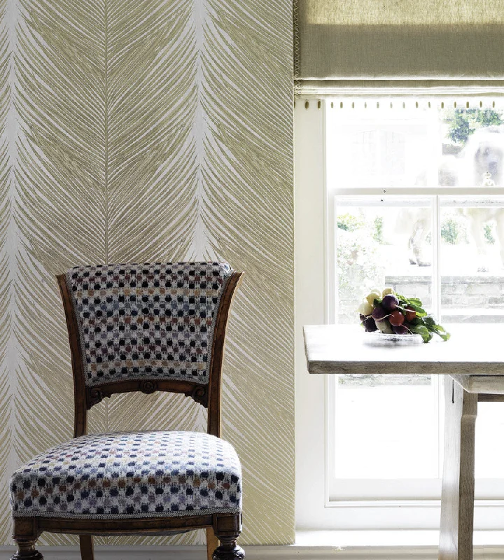 Mey Fern Wallpaper in Gold by Nina Campbell for Osborne & Little