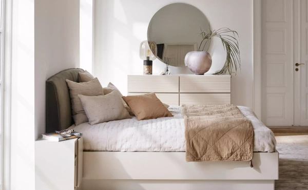 Create an ideal bedroom with carefully selected furniture and comfortable bedding